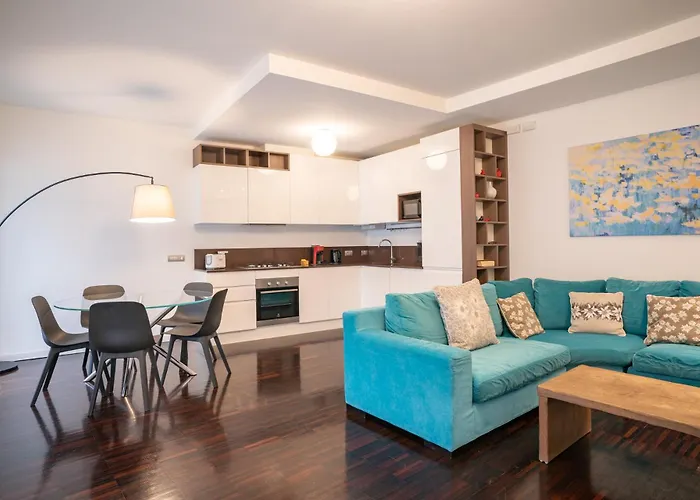 Center - Authentic Yet Modern Retreat *