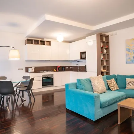 Authentic Yet Modern Retreat In Center *