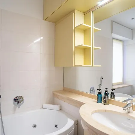 Authentic Yet Modern Retreat In Center * 레코