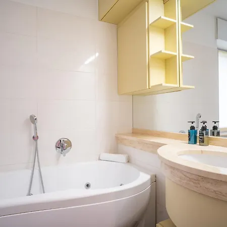 Apartment Authentic Yet Modern Retreat In Center *