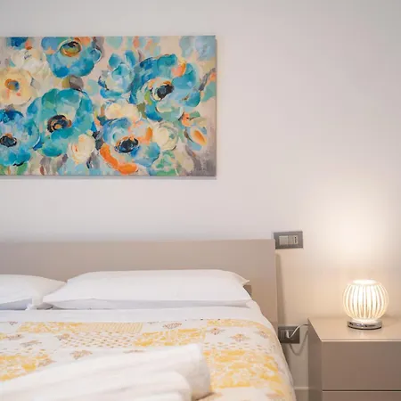 Authentic Yet Modern Retreat In Center Apartment Lecco