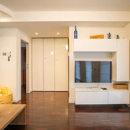 Authentic Yet Modern Retreat In Center *