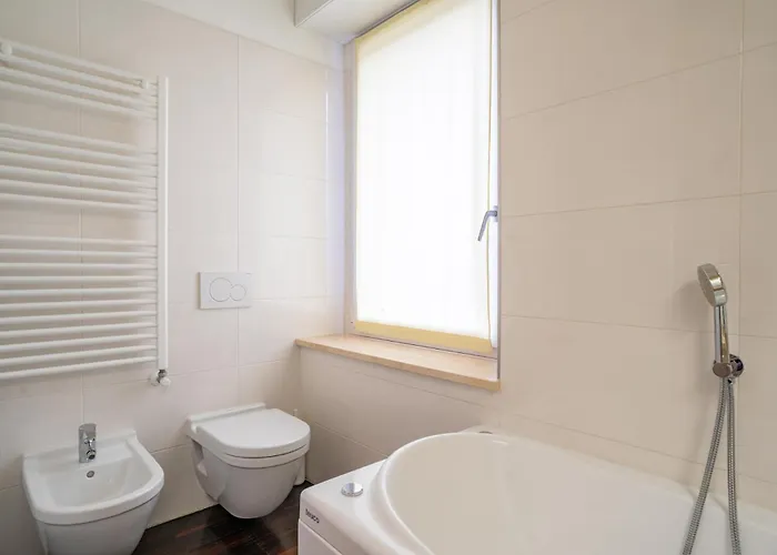 아파트 Center - Authentic Yet Modern Retreat