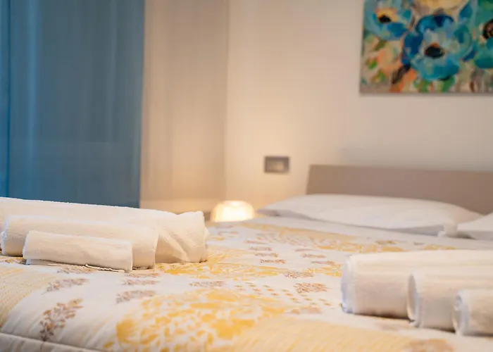 Center - Authentic Yet Modern Retreat * Lecco